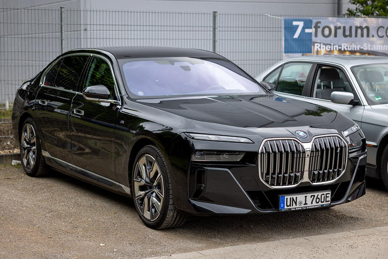256. Rhein-Ruhr-Stam728imtisch im Juni 2024: BMW i7 xDrive60 (G70) von Christian ('Christian')