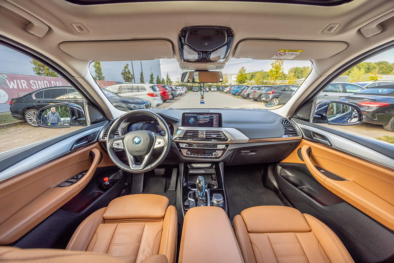 Rhein-Ruhr-Stammtisch im Oktober 2024: BMW iX3 von Gregor ('leopold456'), Innenraum vorne