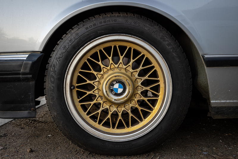 Rhein-Ruhr-Stammtisch im November 2024: BMW 728i (E23) von Christoph ('tueffi.ms'), Rad