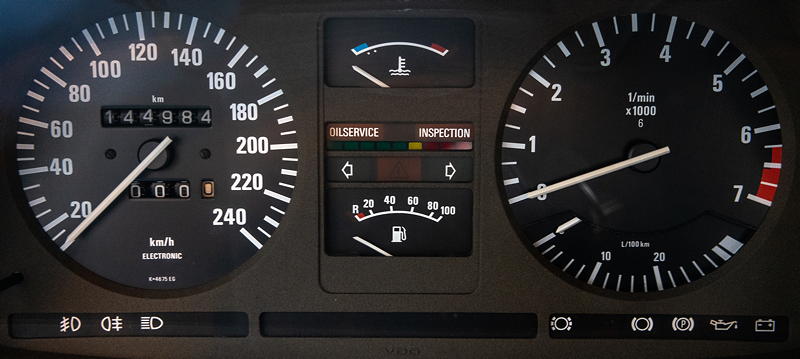 Rhein-Ruhr-Stammtisch im November 2024: BMW 728i (E23) von Christoph ('tueffi.ms'), Tacho-Instrumente