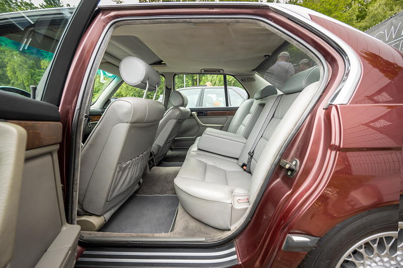 Rhein-Ruhr-Stammtisch im Juni 2025: BMW 735iL (E32) von Benjamin ('Bene32'), Innenraum hinten