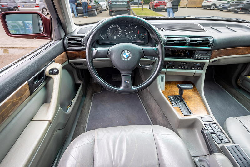 Rhein-Ruhr-Stammtisch im Juni 2025: BMW 735iL (E32) von Benjamin ('Bene32'), Cockpit