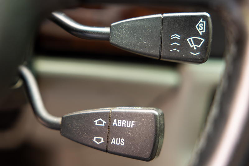 Rhein-Ruhr-Stammtisch im Juni 2025: BMW 735iL (E32) von Benjamin ('Bene32'), Lenkstockhebel