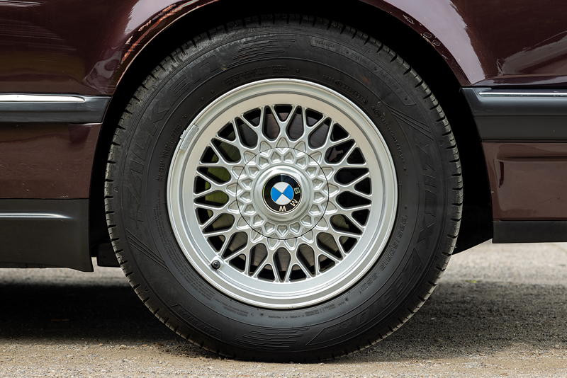 Rhein-Ruhr-Stammtisch im Juni 2025: BMW 735i (E32) von Tom ('E32Tom'), Alurad