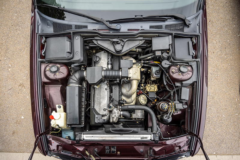 Rhein-Ruhr-Stammtisch im Juni 2025: BMW 735i (E32) von Tom ('E32Tom'), Motorraum