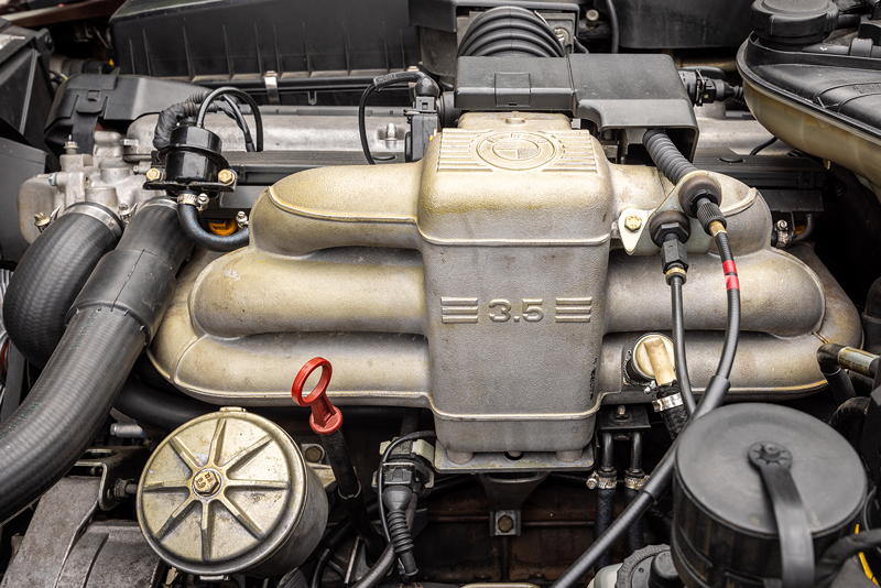 Rhein-Ruhr-Stammtisch im Juni 2025: BMW 735i (E32) von Tom ('E32Tom'), Motorblock