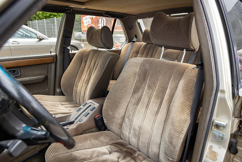 Rhein-Ruhr-Stammtisch im August 2025: BMW 732iA (E23) von Peter ('TurboPeter'), Interieur mit Velours
