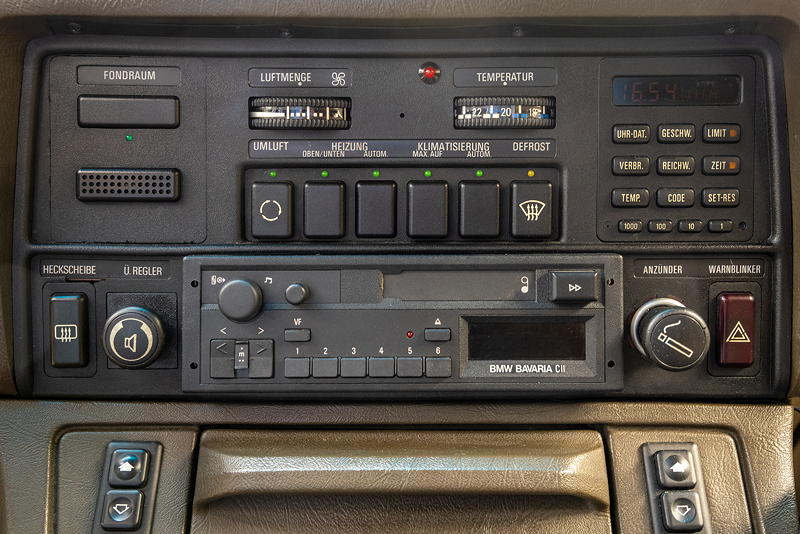 Rhein-Ruhr-Stammtisch im August 2025: BMW 732iA (E23) von Peter ('TurboPeter'), Mittelkonsole