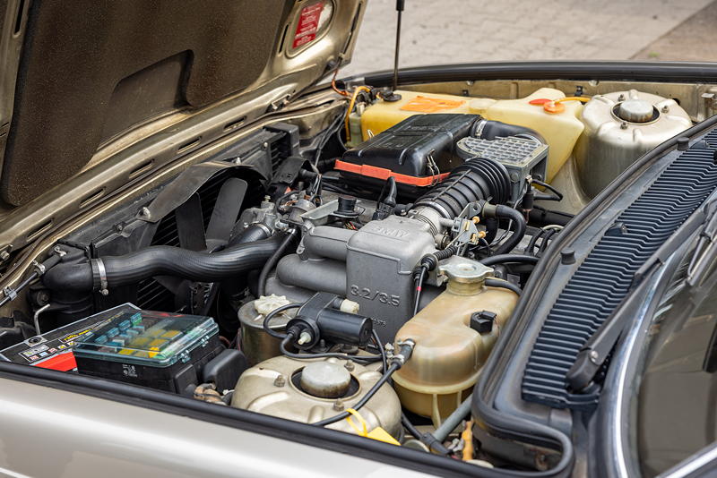 Rhein-Ruhr-Stammtisch im August 2025: BMW 732iA (E23) von Peter ('TurboPeter'), Motorraum