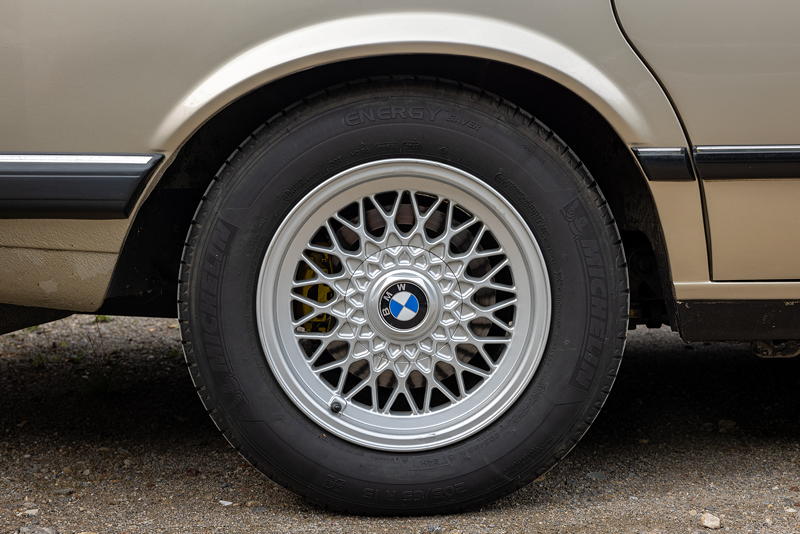 Rhein-Ruhr-Stammtisch im August 2025: BMW 732iA (E23) von Peter ('TurboPeter'), Rad