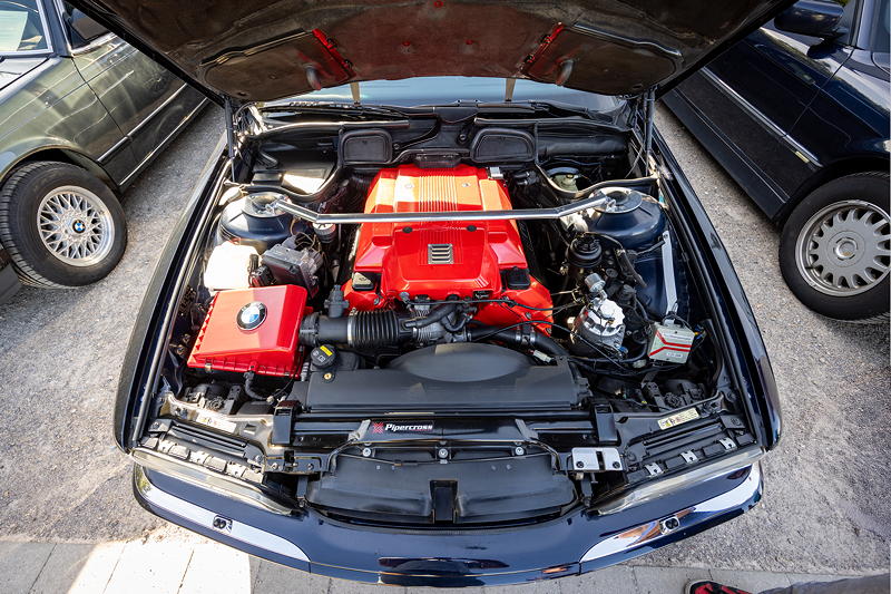 Rhein-Ruhr-Stammtisch im September 2025: BMW 735i (E38) von Horst ('ElCativo'), Motorraum