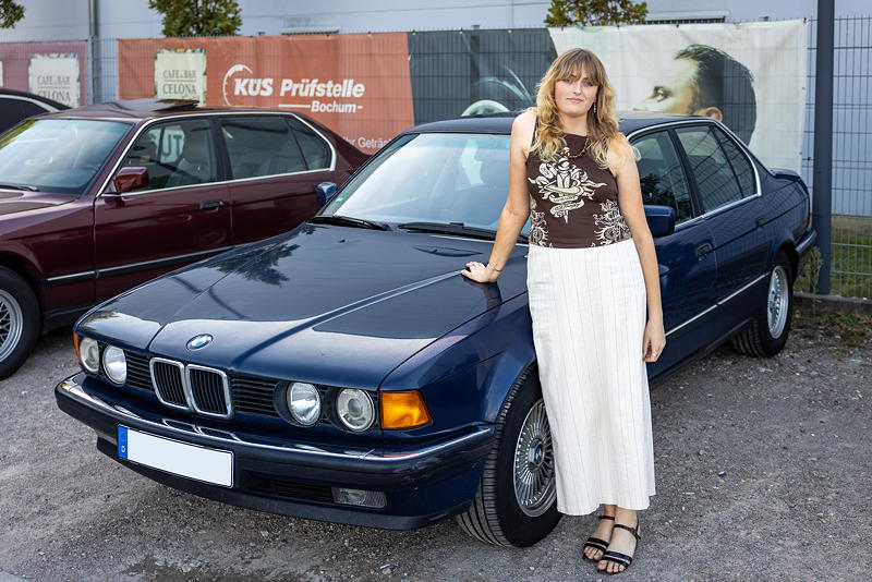 Rhein-Ruhr-Stammtisch im September 2025: Patrizia ('jp730') an ihrem BMW 730i (E32)