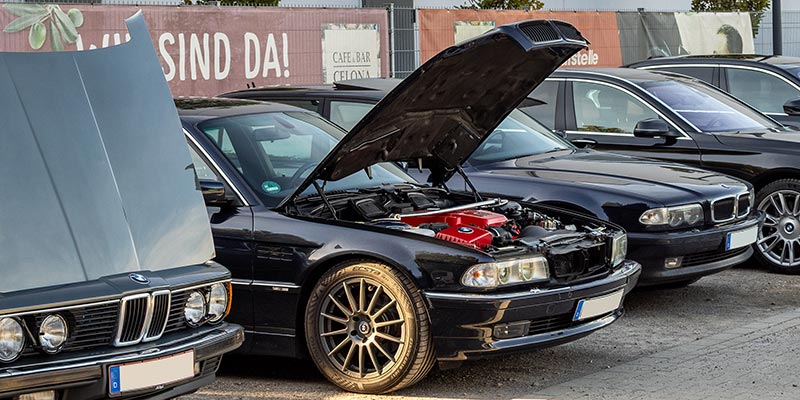 BMW 735i (E38) von Horst ('El Cativo', zweiten von links) beim Rhein-Ruhr-Stammtisch im September 2025