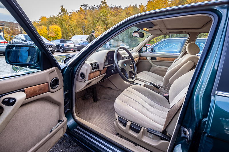 Rhein-Ruhr-Stammtisch im November 2025: BMW 730i (E32) von Andre ('Kuka'), Blick in den Innenraum vorne
