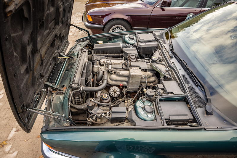 Rhein-Ruhr-Stammtisch im November 2025: BMW 730i (E32) von Andre ('Kuka'), 6-Zylinder Reihenmotor