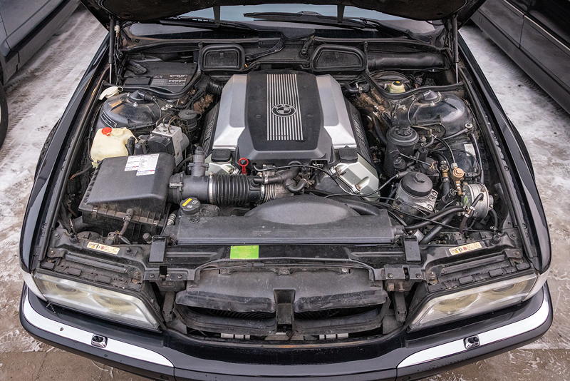 Rhein-Ruhr-Stammtisch im Januar 2026: BMW 740iL (E38) von Ralf ('RaBu63'), Motorraum, mit nachger�steter Gas-Anlage