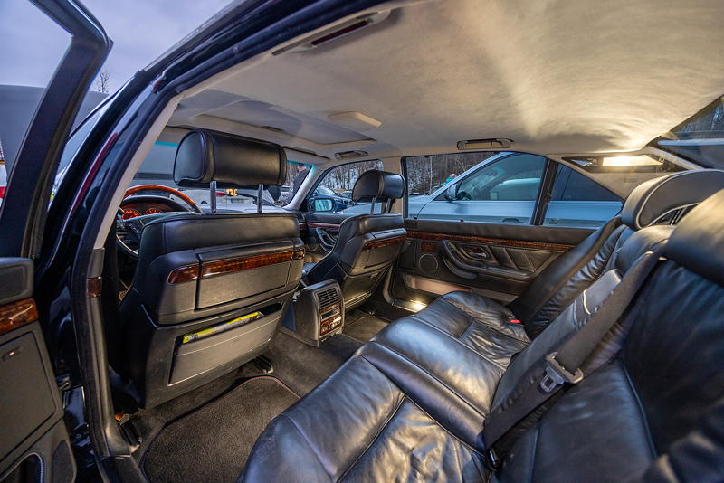 Rhein-Ruhr-Stammtisch im Januar 2026: BMW 740iL (E38) von Ralf ('RaBu63'), Blick in den langen Fond