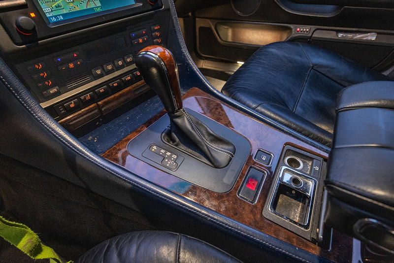 Rhein-Ruhr-Stammtisch im Januar 2026: BMW 740iL (E38) von Ralf ('RaBu63'), Schaltsack in neuer Leder-Einfassung inkl. sichtbarer Naht