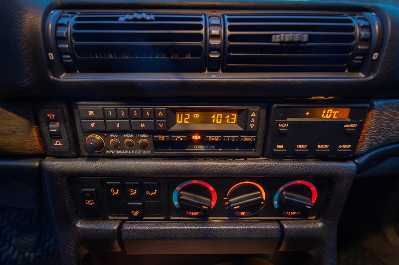 Rhein-Ruhr-Stammtisch im Januar 2026: BMW 730i (E32) von Udo ('black-diamond'), Mittelkonsole