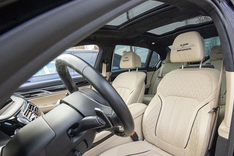 Rhein-Ruhr-Stammtisch im Februar 2026: BMW M760Li (G12) von Gunnar ('Steve7466'), Innenraum mit hellen Ledersitzen