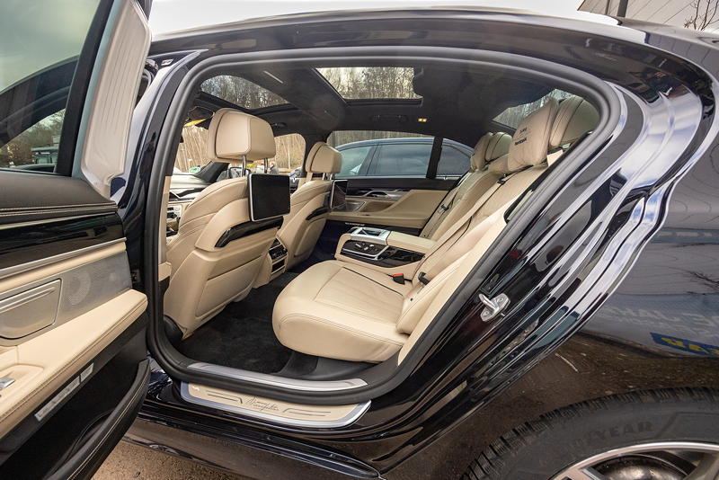 Rhein-Ruhr-Stammtisch im Februar 2026: BMW M760Li (G12) von Gunnar ('Steve7466'), Innenraum hinten