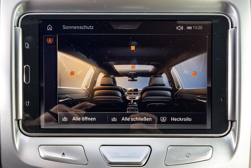 Rhein-Ruhr-Stammtisch im Februar 2026: BMW M760Li (G12) von Gunnar ('Steve7466'), Touch Command (Tablet) auf der Mittelkonsole hinten