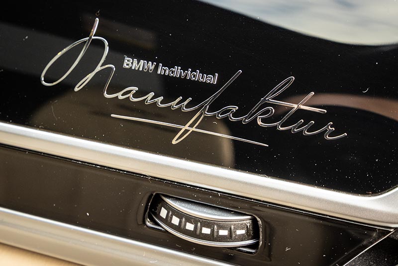 Rhein-Ruhr-Stammtisch im Februar 2026: BMW M760Li (G12) von Gunnar ('Steve7466'), Schriftzug 'BMW Individual Manufaktur'