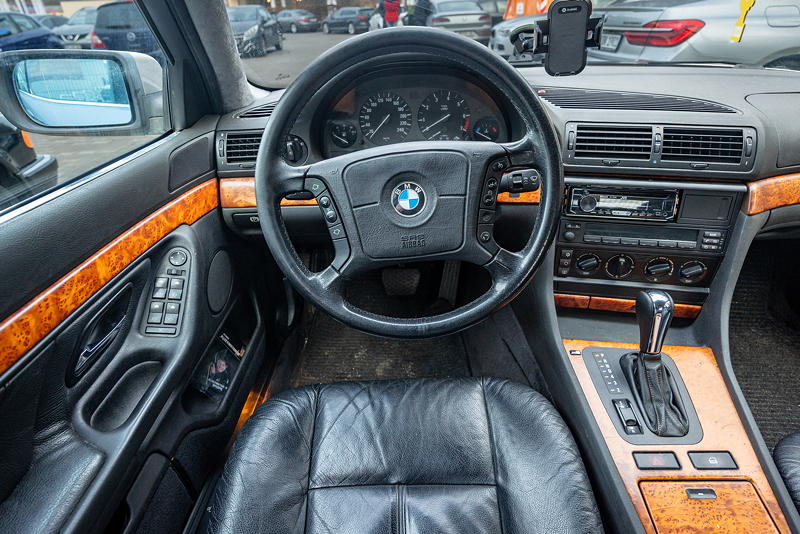 Rhein-Ruhr-Stammtisch im Februar 2026: BMW 728i (E38) von Jerome ('Minidevil_2409'), Cockpit