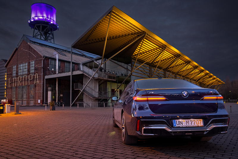 Rhein-Ruhr-Stammtisch im Februar 2026: BMW i7 M70 xDrive (G70) von Christian ('Christian') an der Jahrhunderthalle