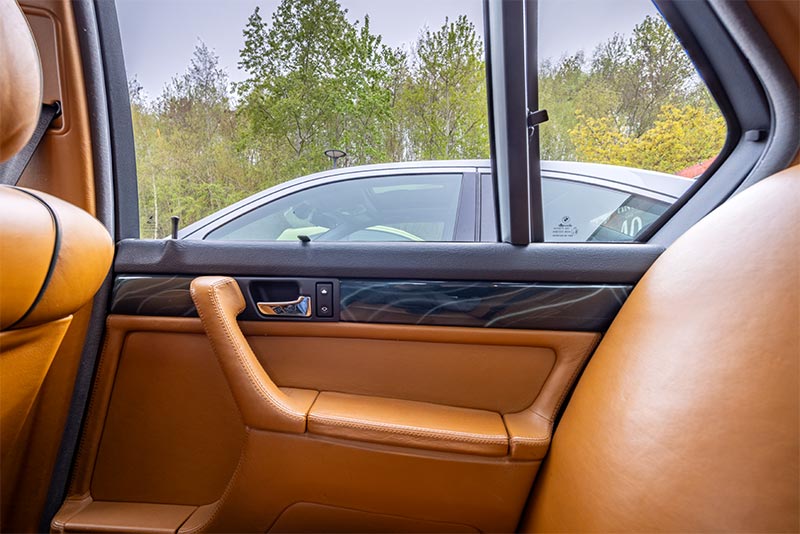 Rhein-Ruhr-Stammtisch im April 2026: BMW 740i Inidvidual (E32) von Dennis ('Denis!'), Interieur hinten