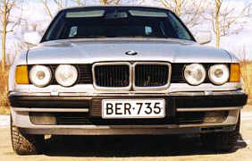 Vorderansicht des BMW 750i (E32) von Henri Junkkala