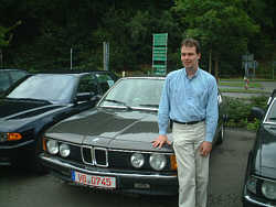 Michael Oestreich mit seinem BMW 745i (E23)