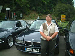 Ferino Udo mit seinem BMW 735i (E38)