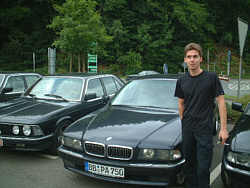Philipp Aschinger mit seinem BMW 750iL (E38)