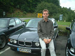 Matthias Schütt mit seinem BMW 750iL (E32)