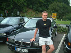 Michael Scherk mit seinem BMW 750i (E38)