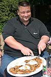 Torsten �Der Dicke� mit seinem Riesenschnitzel