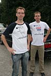 Christian und Matthias tragen T-Shirts mit Sternfahrt 2006 Motiv