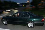 Fotoshooting am Abend: Severin (Stockemann) in seinem E38-728i