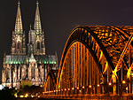 Kölner Dom mit Hohenzollernbrücke bei 70 mm Brennweite, aus 7 Einzelaufnahmen