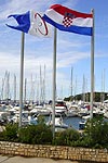 Landesflagge im Hafen von Rovinj