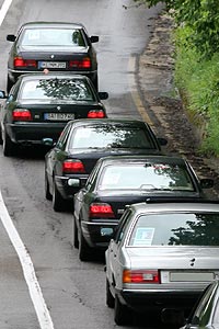 BMW 7er Konvoi auf dem Weg in die Toskana