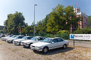 Der Gewerbe-Parkplatz hinter der Maximilians Brauwiesen wurde zum Parken der 7er-BMWs genutzt