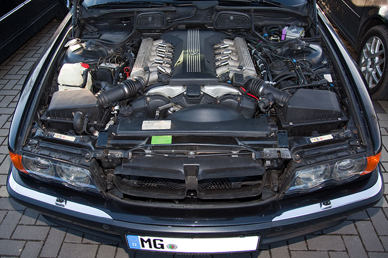 Двигатель v12 e38