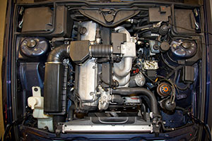 Projekt-Vorstellung Restaurierung eines BMW 730i (E32): Blick in den Motorraum