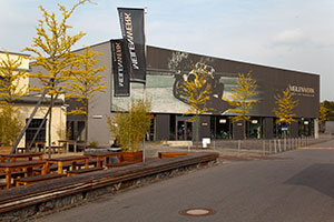Meilenwerk in Düsseldorf in einem attraktiven, denkmal geschützten ehemaligen Lok-Schuppen, 2003 neu eröffnet, 150.000 m2 groß