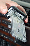 Uwe ('guhms') zeigte seine Lösung einer Handy/Navigations-Halterung im BMW 7er, Modell E38