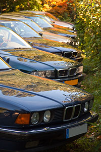 Der goldene Oktober zeigte sich zum Stammtisch von seiner schönen Seite: BMW 7er-Reihe am Friedhof in Bochum
