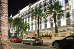 Luxus-Autos vor dem Carlton Hotel in Cannes