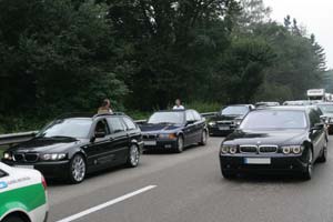 BMW stoppt Konvoi auf der Autobahn und ermöglicht Foto